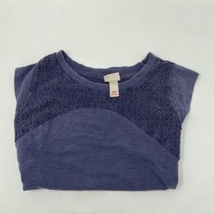 Mossimo Cap Sleeved Shirt with Cute Lacy Pattern on Top | Extra Small